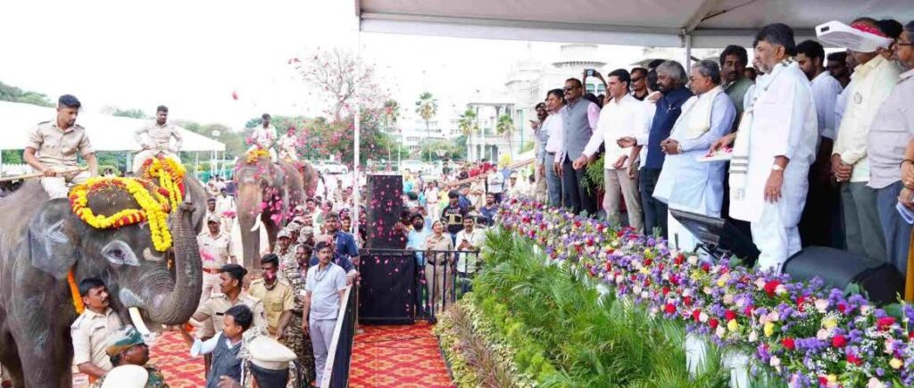 ನಾಲ್ಕು ಕುಮ್ಕಿ ಆನೆಗಳನ್ನು ಆಂಧ್ರಕ್ಕೆ ಹಸ್ತಾಂತರ ಮಾಡಿದ ಸಿಎಂ ಸಿದ್ದರಾಮಯ್ಯ