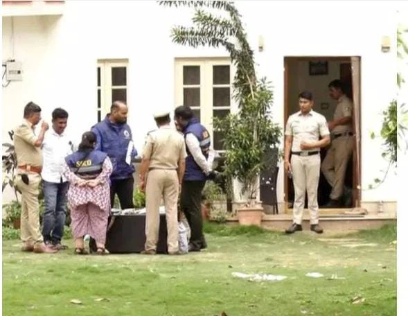 fd041b7f99190ac0a2289dbdd73c26937c29a05dfcfbbe0b9f81a78d0fb468c9