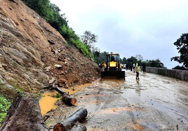 landslides-triggered-by-heavy-rains-hit-sringeri-1045866