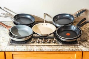 sea-nonstick-pans-group-photo-2024-ashia-aubourg-1-60547566b33348f1af7f126e0d5b1445