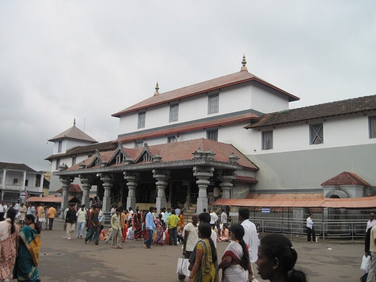 960px-Dharmasthala_Temple