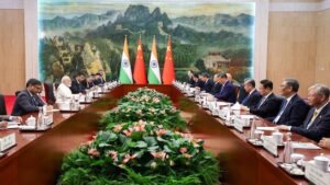 o34ncva_pm-modi-xi-jinping-meeting_625x300_31_August_25