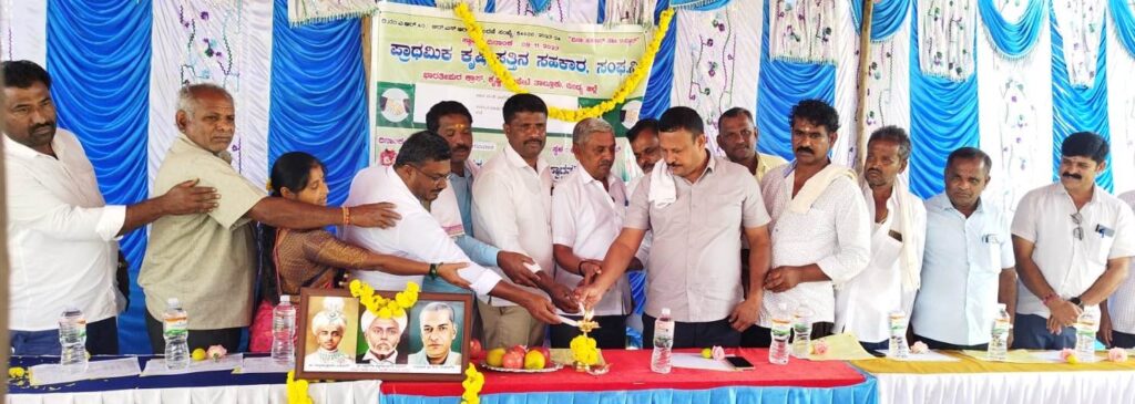 ಭಾರತಿಪುರ ಕ್ರಾಸ್ ನೂತನ ಪ್ರಾಥಮಿಕ ಕೃಷಿ ಪತ್ತಿನ ಸಹಕಾರ ಸಂಘದ ಮೊದಲ ವಾರ್ಷಿಕ ಮಹಾ ಸಭೆ